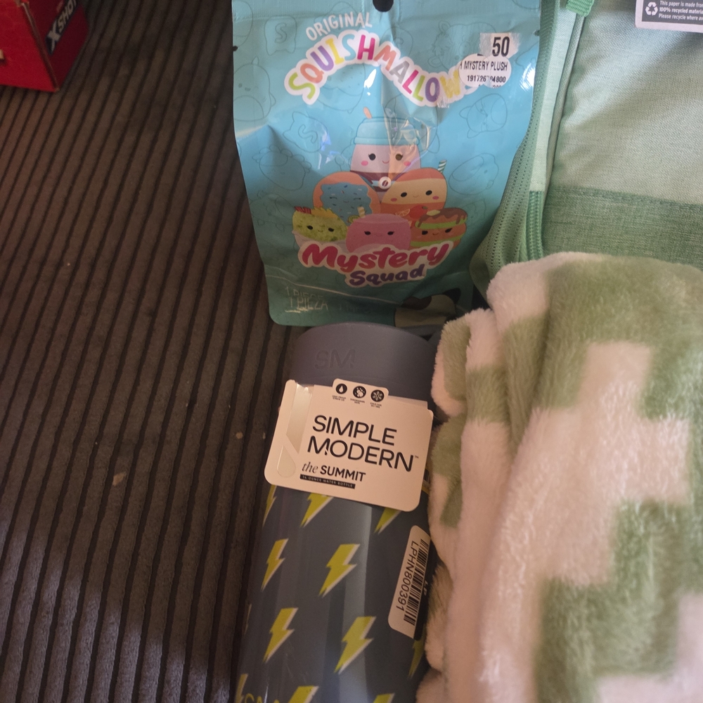 Green Room Essentials Throw Blanket - Picture 2 of 5